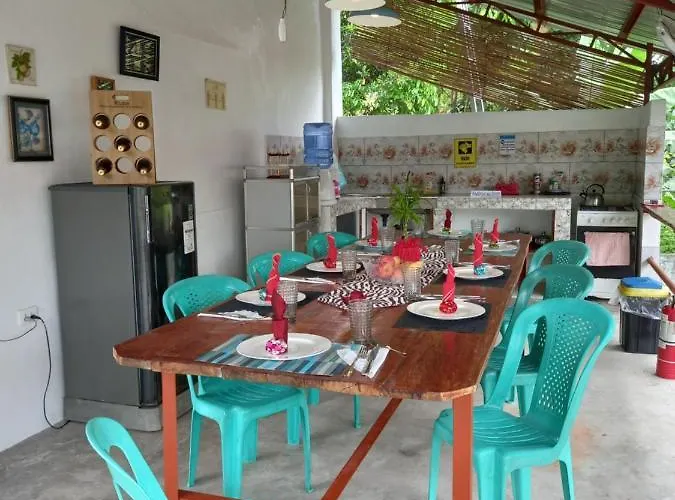 Happy Bear Budget Guest house 3*